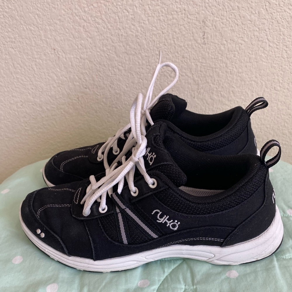 Women’s Ryka Black Sneakers size 5